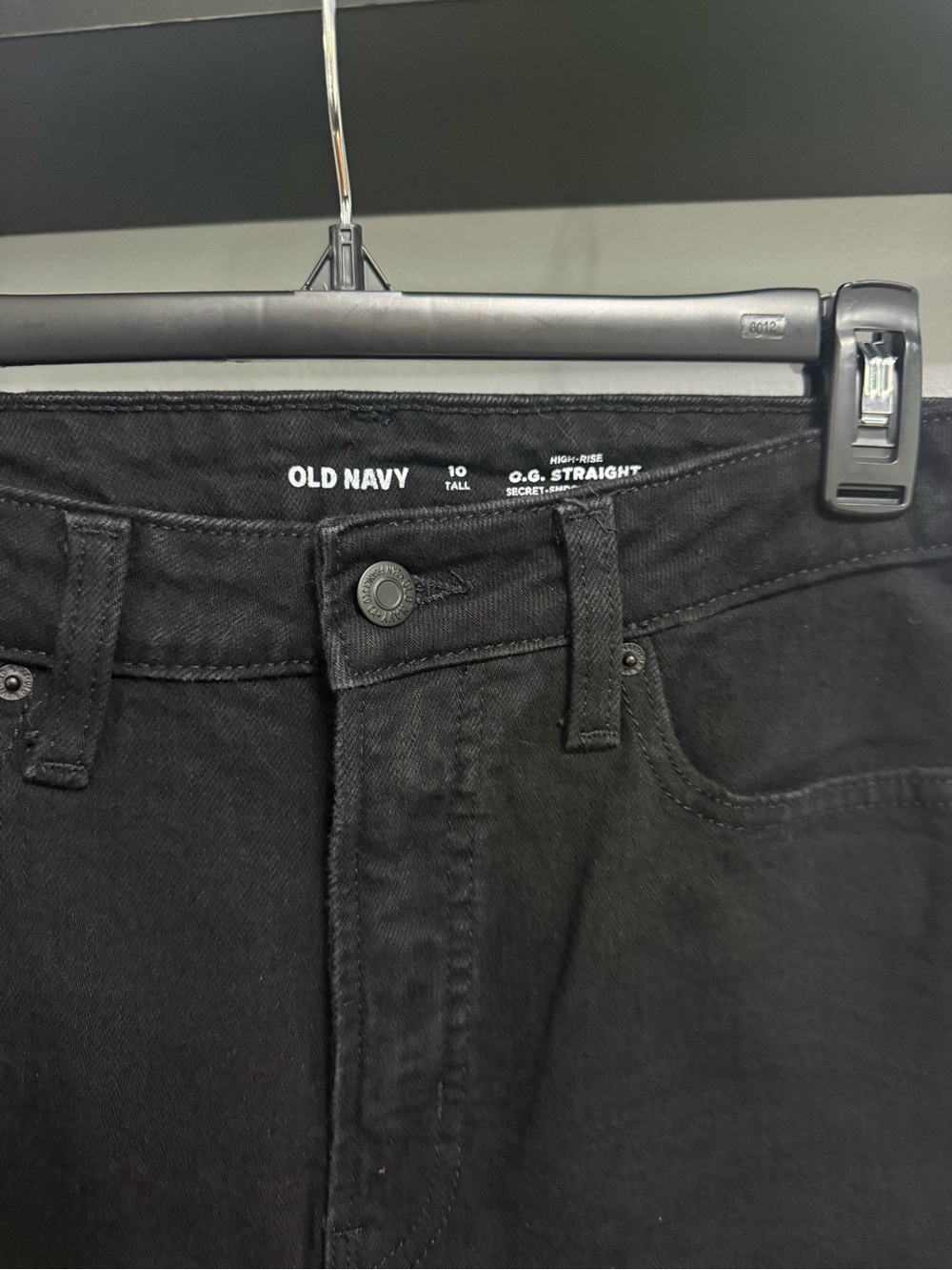 Old Navy Women’s Black Slim Straight Jeans